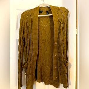 Daytrip (The Buckle) brand olive green cardigan, medium